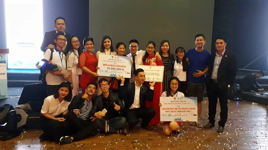 Cuộc thi thực sự là một sân chơi trí tuệ bổ ích, thú vị, hấp dẫn đối với các bạn trẻ sinh viên. Cuộc thi thực sự là một sân chơi trí tuệ bổ ích, thú vị, hấp dẫn đối với các bạn trẻ sinh viên.