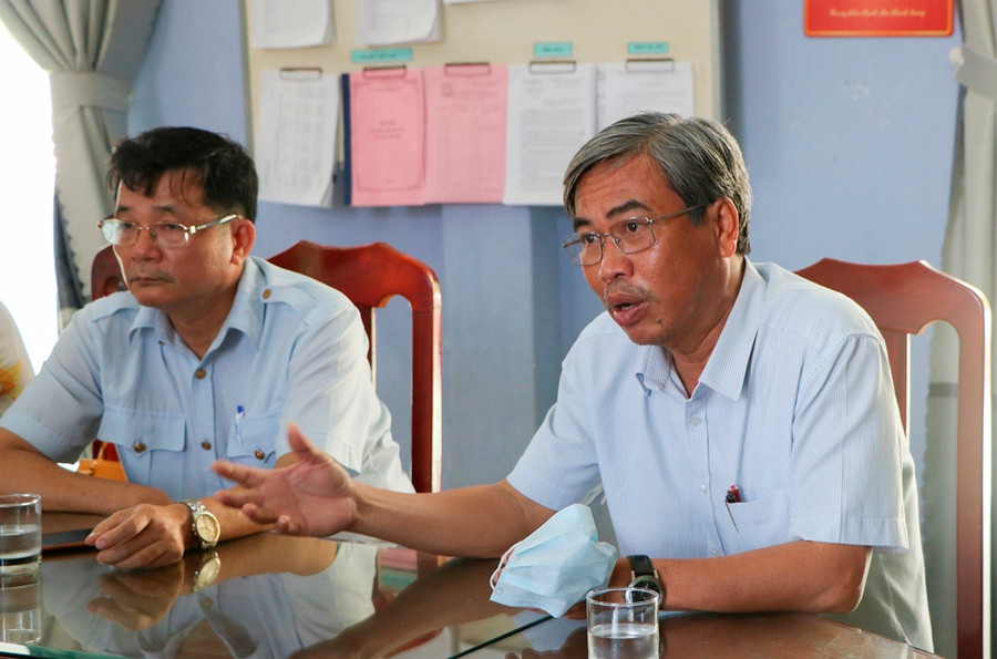 Ông Nguyễn Huệ Khải làm việc tại các điểm trường ở huyện Thuận Bắc. (Ảnh: Ý Thảo).