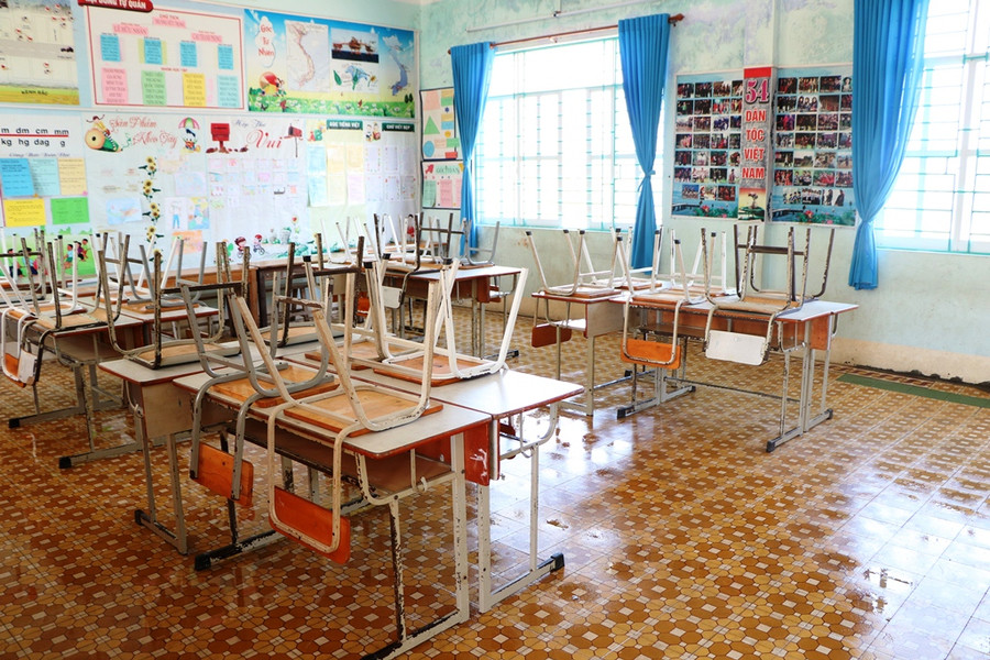 Lớp học đã được dọn dẹp sạch sẽ sẵn sàng đón học sinh trở lại lớp. (Ảnh: Ý Thảo).