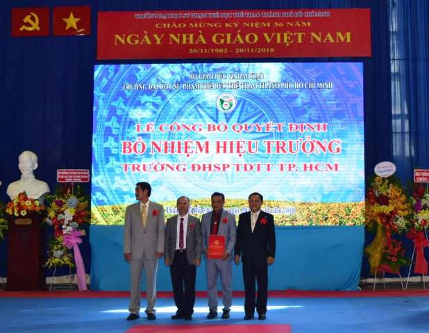 PGS.TS Châu Vĩnh Huy đón nhận quyết định bổ nhiệm PGS.TS Châu Vĩnh Huy đón nhận quyết định bổ nhiệm