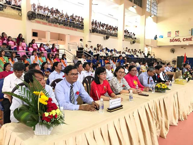 Đại biểu là lãnh đạo UBND TPHCM, Liên đoàn LĐ TPHCM và đại diện các Trường ĐH trên địa bàn Đại biểu là lãnh đạo UBND TPHCM, Liên đoàn LĐ TPHCM và đại diện các Trường ĐH trên địa bàn