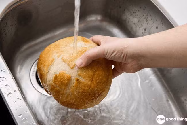 4 món ngon không ngờ từ bánh mỳ cũ ảnh 1