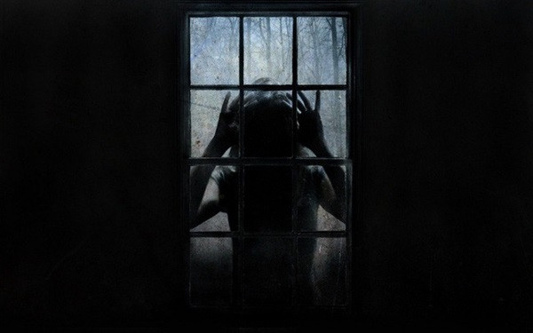 Con gái 4 tuổi thường thấy “ai đó” ngoài cửa sổ ban đêm, bố mẹ nhói lòng khi biết sự thật ảnh 2 Con gái 4 tuổi thường xuyên nhìn thấy ai đó bên ngoài cửa sổ vào ban đêm, bố mẹ nhói lòng khi tìm ra sự thật-3