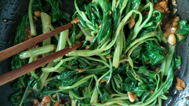 Đừng xào rau muống kiểu cũ nữa đây mới là cách làm ngon "bá cháy" - Ảnh 5. Đừng xào rau muống kiểu cũ nữa đây mới là cách làm ngon "bá cháy" - Ảnh 5.