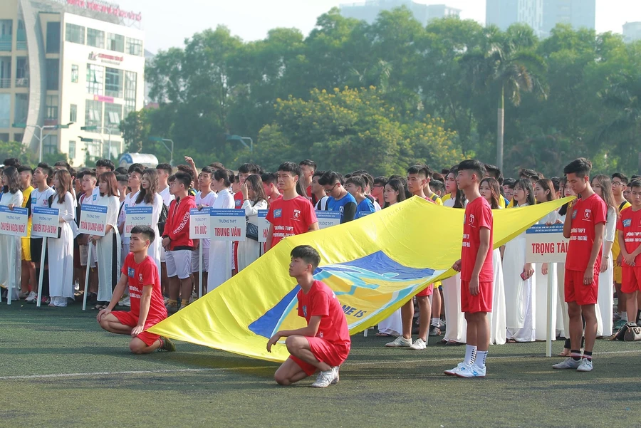 Khai mạc giải bóng đá dành cho học sinh THPT lớn nhất toàn quốc tranh Cup Number 1 Active