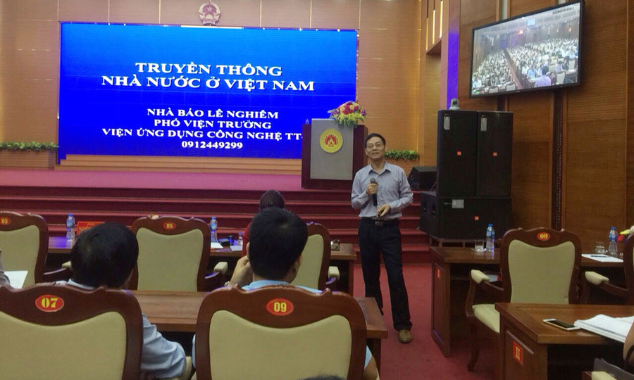 Lớp tập huấn được các báo cáo biên của Bộ TT&TT và các nhà báo trao đổi về kỹ năng về viết, biên tập tin, bài... Lớp tập huấn được các báo cáo biên của Bộ TT&TT và các nhà báo trao đổi về kỹ năng về viết, biên tập tin, bài...