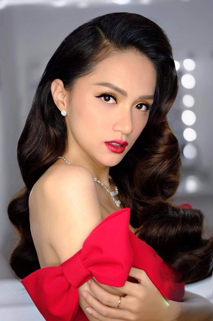 Ngày 4/3, Hương Giang được tạp chí Forbes Việt Nam ghi tên trong danh sách 50 Phụ nữ Ảnh hưởng nhất Việt Nam năm 2019 Ngày 4/3, Hương Giang được tạp chí Forbes Việt Nam ghi tên trong danh sách 50 Phụ nữ Ảnh hưởng nhất Việt Nam năm 2019