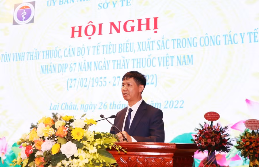 Ông Bùi Tiến Thanh - Giám đốc Sở Y tế Lai Châu phát biểu tại Hội nghị tôn vinh thầy thuốc, cán bộ y tế tiêu biểu, xuất sắc trong công tác y tế.