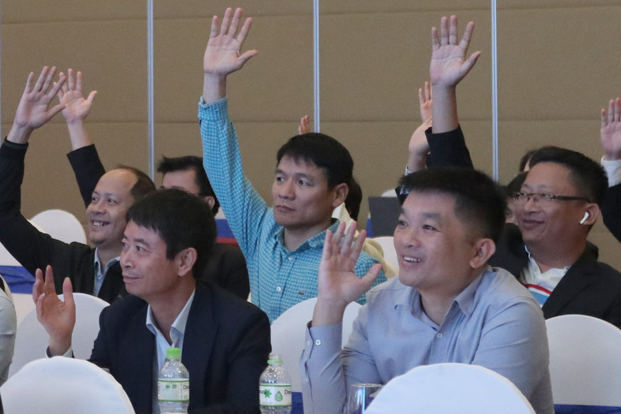 Hội viên biểu quyết bầu Ban chấp hành, Chủ tịch và Phó Chủ tịch Hội Dầu khí Bắc Trung Bộ. (Ảnh: Phạm Tâm).