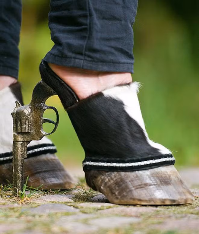 Những đôi giày dép dị nhất quả đất không phải ai cũng dám xỏ chân vào - Ảnh 13.