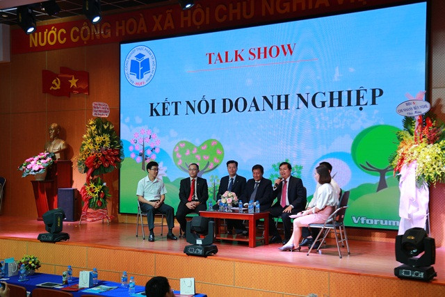 Buổi trao đổi giữa các Doanh nghiệp với sinh vên gợi mở rất nhiều vấn đề về cơ hội việc làm, thực tập của họ