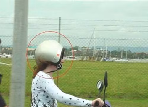 Cách đội mũ bảo hiểm đúng chuẩn.