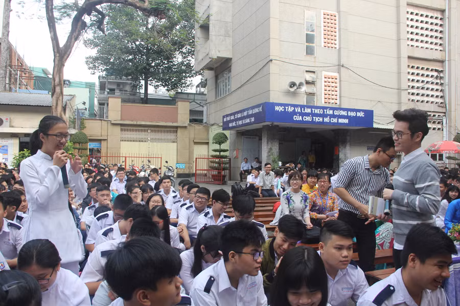 Nhân lên tình yêu với sách của học trò