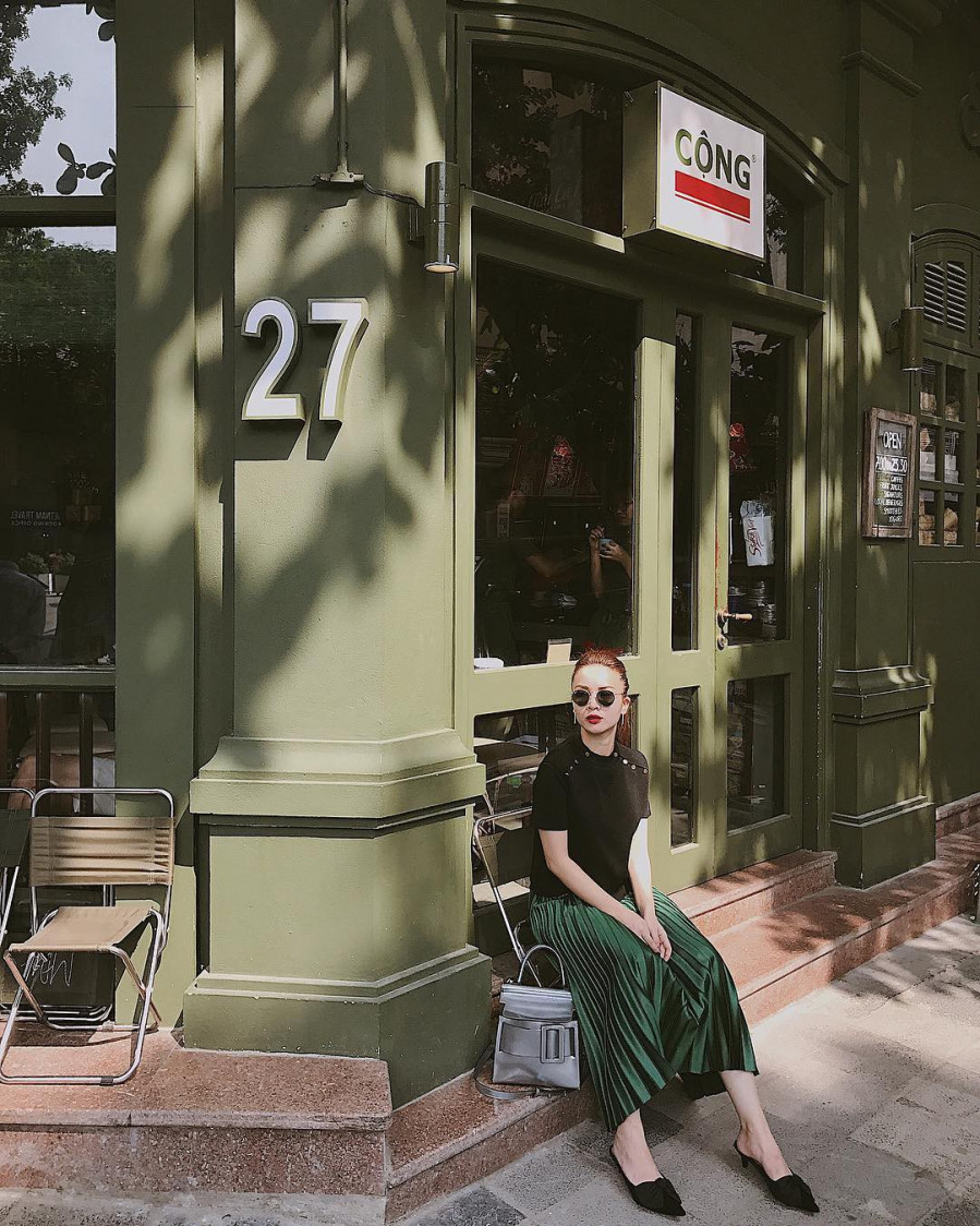 Học cách sao nữ Việt mặc chân váy xếp ly vừa điệu vừa xinh ảnh 8 Empty