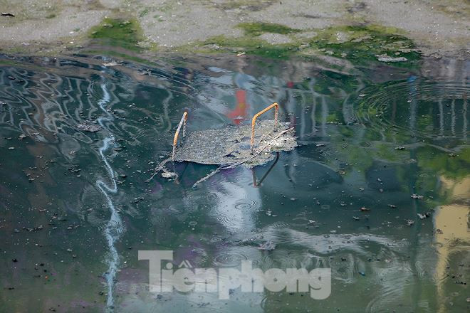 Nước sông Tô Lịch ra sao sau 10 ngày thí điểm 