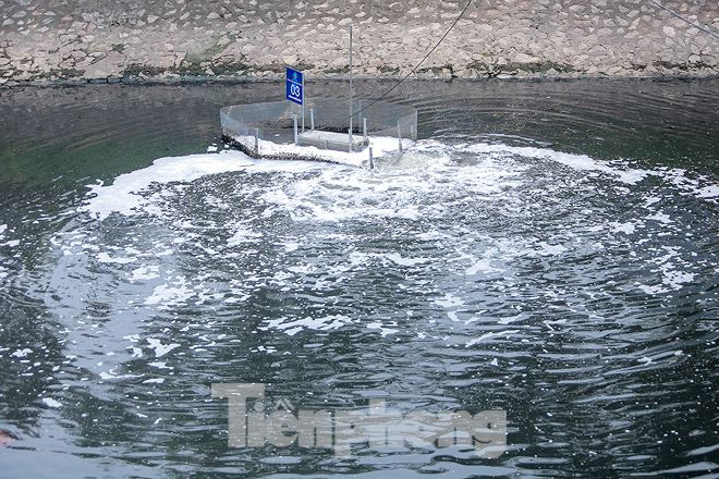 Nước sông Tô Lịch ra sao sau 10 ngày thí điểm 