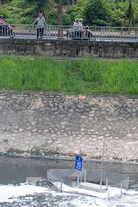 Nước sông Tô Lịch ra sao sau 10 ngày thí điểm 