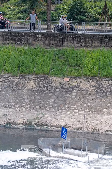 Nước sông Tô Lịch ra sao sau 10 ngày thí điểm 