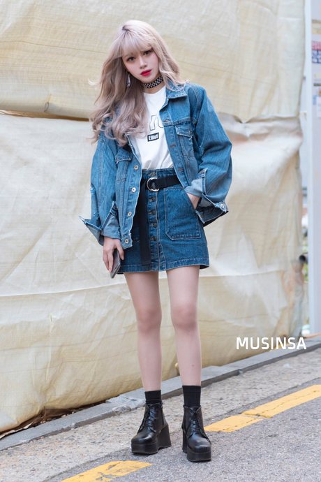 Xinh đẹp thôi chưa đủ, cô bạn này còn highlight cá tính của mình qua set đồ 