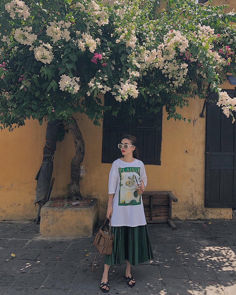 Học cách sao nữ Việt mặc chân váy xếp ly vừa điệu vừa xinh ảnh 7 Empty