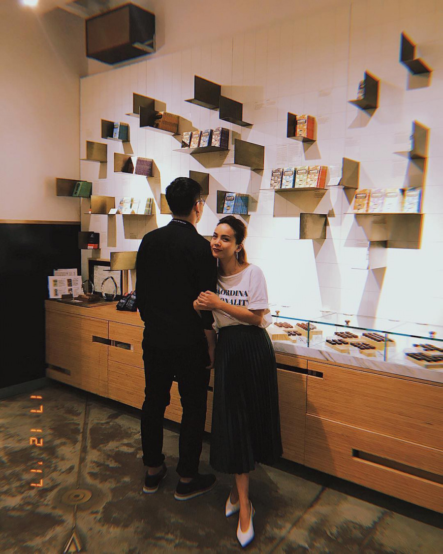 Học cách sao nữ Việt mặc chân váy xếp ly vừa điệu vừa xinh ảnh 9 Empty