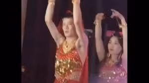 Khi phải diễn văn nghệ nhưng lớp lại thiếu con gái