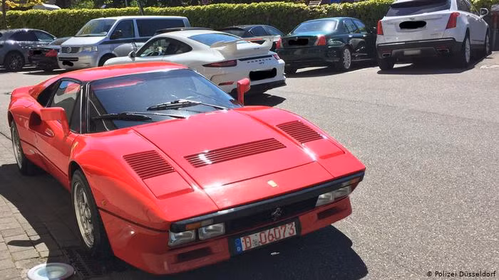 Giả khách sộp lái thử siêu xe Ferrari rồi biến mất không dấu vết - Ảnh 1.