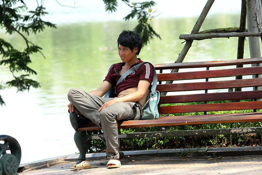 Hà Nội gần 60 độ nóng như đổ lửa, phố đi bộ vắng hơn ngày Tết