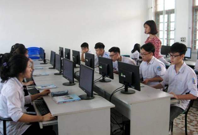 Học sinh trong một giờ làm quen với kiểm tra đánh giá trên máy tính Ảnh: TG Học sinh trong một giờ làm quen với kiểm tra đánh giá trên máy tính Ảnh: TG