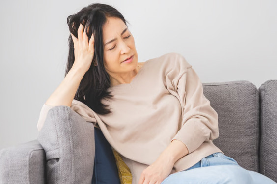 Các triệu chứng về thể chất và cảm xúc của thời kỳ mãn kinh đều trở nên tồi tệ hơn do căng thẳng. (Ảnh: ITN). Các triệu chứng về thể chất và cảm xúc của thời kỳ mãn kinh đều trở nên tồi tệ hơn do căng thẳng. (Ảnh: ITN).