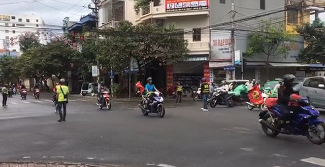 Nam Định: Triệu tập đoàn phượt thủ chặn ngã tư giành đường như... xe ưu tiên