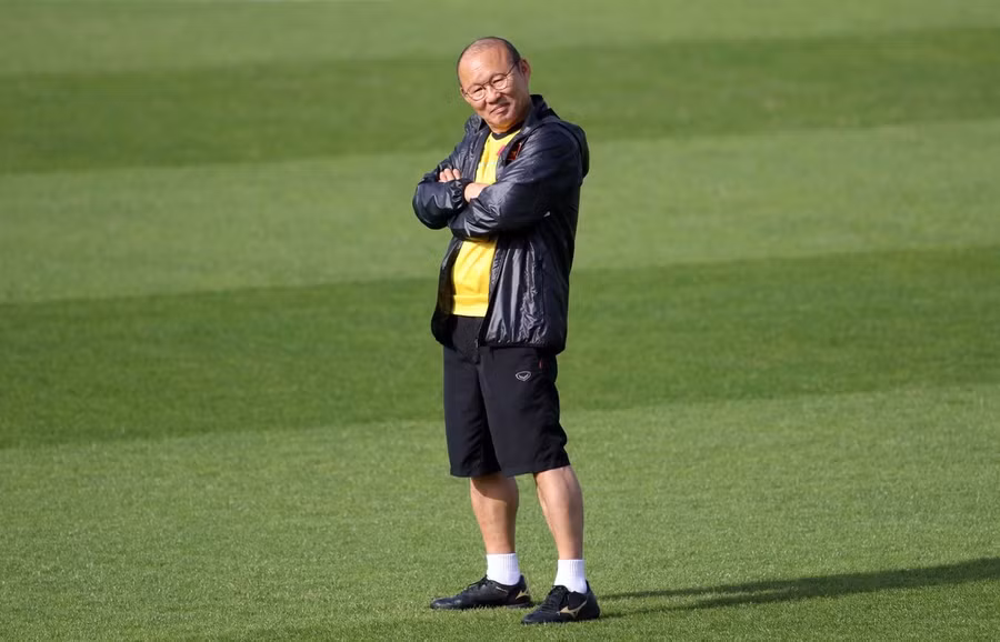 Tuyển Việt Nam tập chống đá phạt trước khi đấu Iran