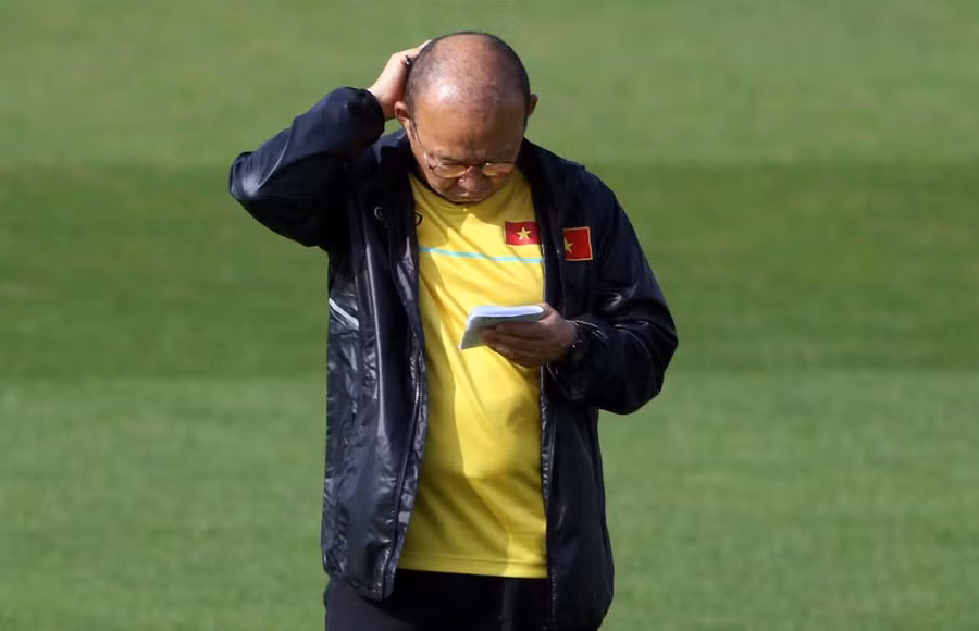 Tuyển Việt Nam tập chống đá phạt trước khi đấu Iran