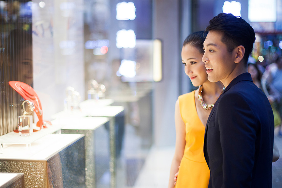 Nếu bạn nghĩ rằng hẹn hò trực tuyến không dành cho mình, bạn luôn có thể đi theo con đường khác: sử dụng dịch vụ mai mối. (Ảnh: ITN) Nếu bạn nghĩ rằng hẹn hò trực tuyến không dành cho mình, bạn luôn có thể đi theo con đường khác: sử dụng dịch vụ mai mối. (Ảnh: ITN)