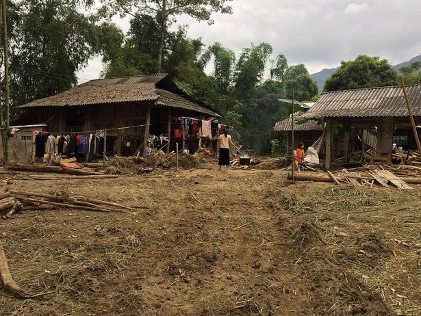 con lu da qua nhung lanh ve roi hoc sinh vung lu can lam ao am chan man