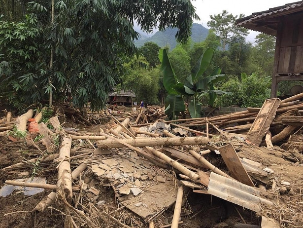 con lu da qua nhung lanh ve roi hoc sinh vung lu can lam ao am chan man