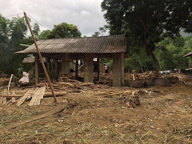 con lu da qua nhung lanh ve roi hoc sinh vung lu can lam ao am chan man