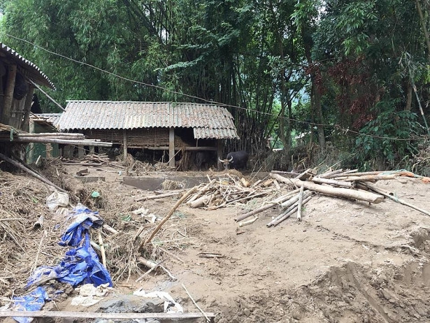 con lu da qua nhung lanh ve roi hoc sinh vung lu can lam ao am chan man