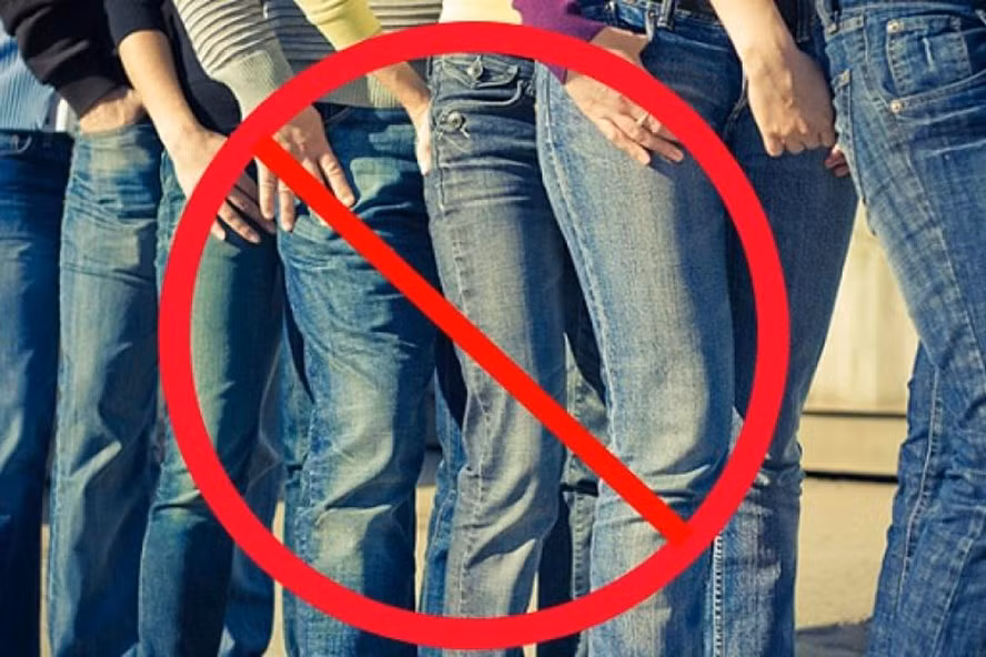 TP.HCM đề xuất cấm cán bộ, công chức mặc quần jeans, áo thun khi làm việc