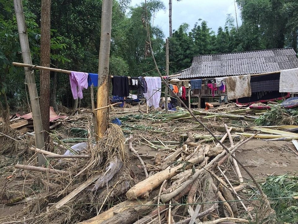 con lu da qua nhung lanh ve roi hoc sinh vung lu can lam ao am chan man