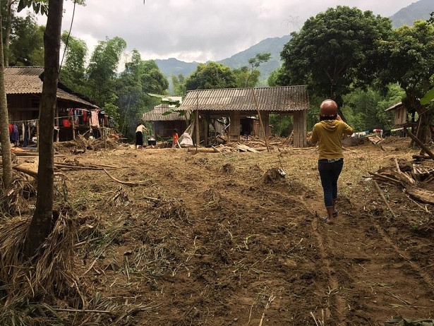 con lu da qua nhung lanh ve roi hoc sinh vung lu can lam ao am chan man