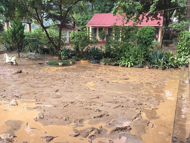 con lu da qua nhung lanh ve roi hoc sinh vung lu can lam ao am chan man