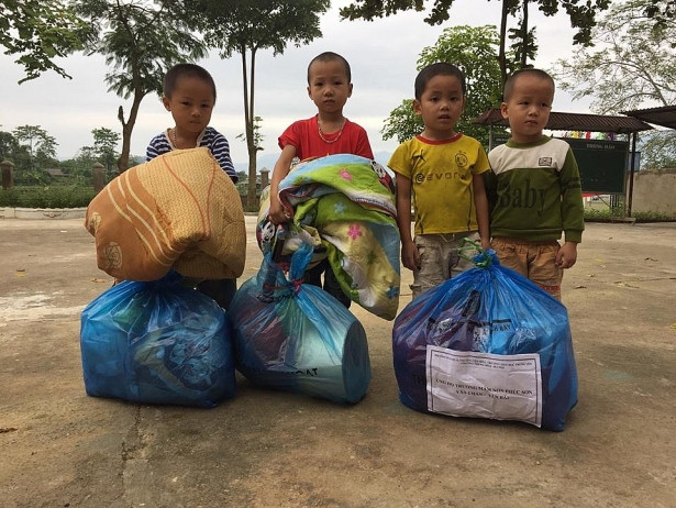 con lu da qua nhung lanh ve roi hoc sinh vung lu can lam ao am chan man