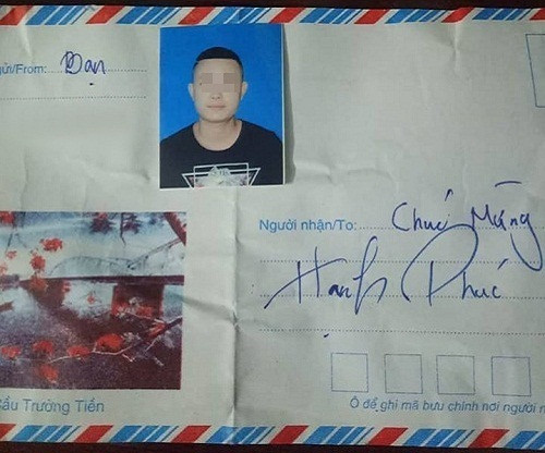 Phong bì với ảnh chính chủ tạo sự khác biệt. dan-anh-the-len-phong-bi-mung-cuoi-de-tranh-nham-lan-1