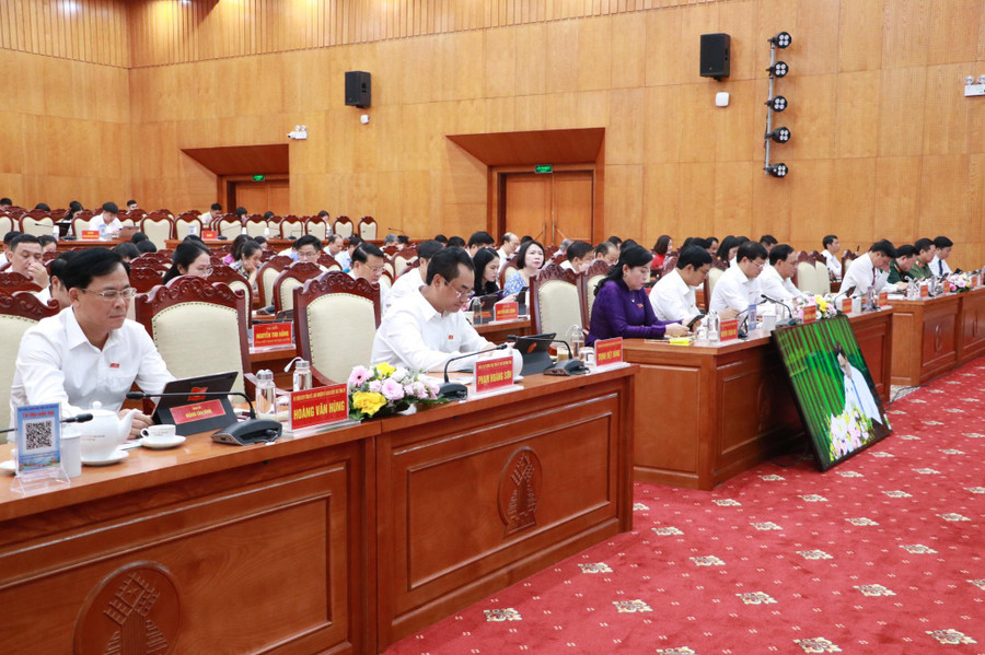 Các đại biểu tham dự kỳ họp. Các đại biểu tham dự kỳ họp.