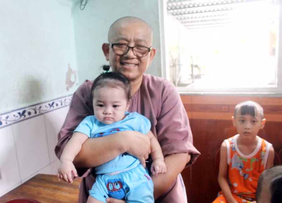 Sư cô Thích Nữ Minh Tịnh, trụ trì chùa Quang Châu (TP Đà Nẵng)