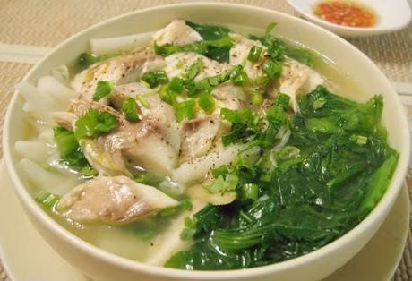 Nấu canh bánh đa cá rô rau cải vừa mát lại vừa bổ dưỡng - Ảnh: Internet