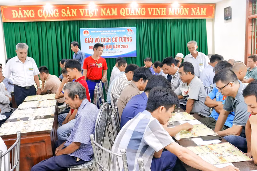 Các kỳ thủ tham gia giải Cờ tướng.