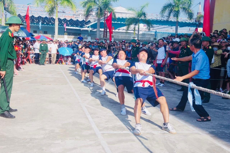 Giải Kéo co nhận được sự tham gia, cổ vũ của đông đảo người dân.