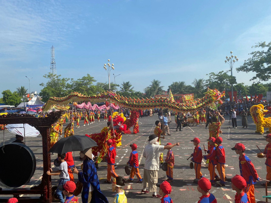 Tiết mục múa Lân - Sư - Rồng sôi động tại ngày hội sáng 2/9.